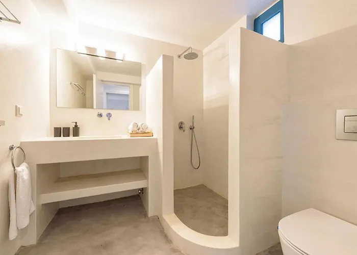 Aithoni Agioi Anargyroi * 纳乌萨