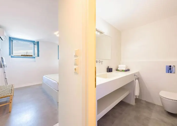 Aithoni Agioi Anargyroi * 纳乌萨